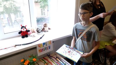 "Переселені сонечка": У Рівному видали збірку дитячих творів про війну "Переселені сонечка": У Рівному видали збірку дитячих творів про війну