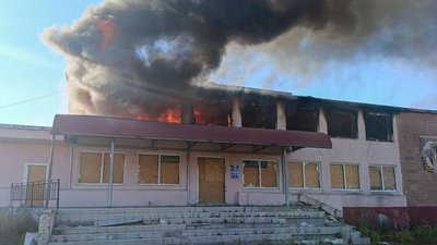 Пожежа у будинку культури у Золочеві після влучання