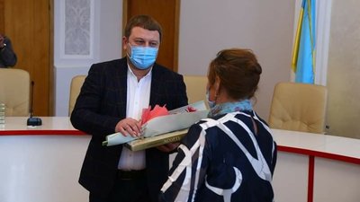 Багатодітних матерів із Тернопільщини нагородили відзнаками "Мати-героїня" Багатодітних матерів із Тернопільщини нагородили відзнаками "Мати-героїня"