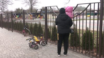 На Харківщині півтора місяця не можуть відкрити дитячий садок На Харківщині півтора місяця не можуть відкрити дитячий садок