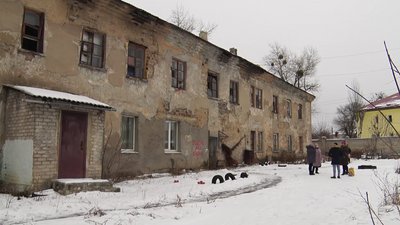 Стеля обвалилась у новорічну ніч: у Лисичанську на ремонт аварійного будинку немає грошей Стеля обвалилась у новорічну ніч: у Лисичанську на ремонт аварійного будинку немає грошей