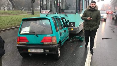 У Чернігові неподалік Градецького потрійна ДТП: травмувався водій У Чернігові неподалік Градецького потрійна ДТП: травмувався водій