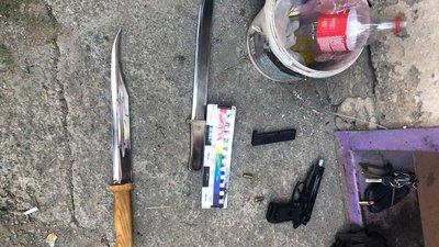 Поліція Кривого Рогу звільнила двох підлітків, яких незаконно утримували в підвалі гаражу