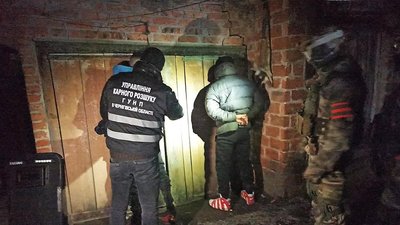 Хотіли викрасти авто: на Чернігівщині затримали трьох підозрюваних у вбивстві