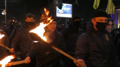 У Херсоні до 103-ї річниці бою під Крутами відбулась смолоскипна хода У Херсоні до 103-ї річниці бою під Крутами відбулась смолоскипна хода