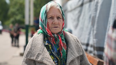 Бійці 158 бригади евакуювали жінку з "сірої" зони
