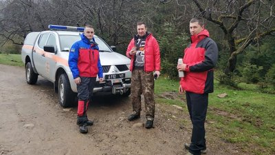 Прикарпатські рятувальники знайшли киянина, який заблукав у горах