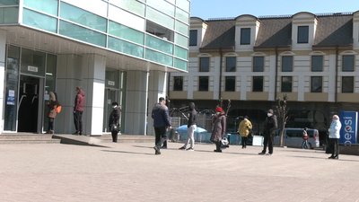 Думки прикарпатців про черги у час карантину Думки прикарпатців про черги у час карантину