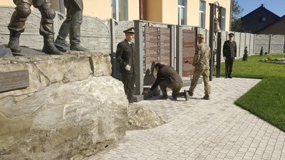 Дзвін Пам’яті пролунав на Прикарпатті за загиблим військовим