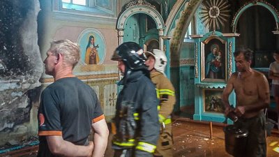 В обгорілій церкві святого Миколая