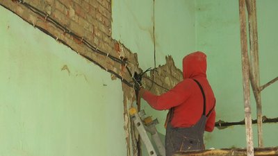 До 10 кілометрів пішки гірськими дорогами і туалетом надворі. Життя учнів Красноїльської школи До 10 кілометрів пішки гірськими дорогами і туалетом надворі. Життя учнів Красноїльської школи