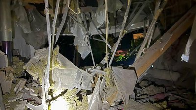 Атака Києва: уламки російського безпілотника пошкодили гуртожиток Атака Києва: уламки російського безпілотника пошкодили гуртожиток