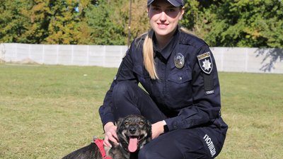 Вінницькі поліцейські зробили світлини з собаками, які знаходяться у притулку Вінницькі поліцейські зробили світлини з собаками, які знаходяться у притулку