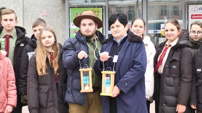 Вифлеємський вогонь у Хмельницькому передали членам скаутської організації "Пласт". 13 грудня 2022 рік Вифлеємський вогонь у Хмельницькому передали членам скаутської організації "Пласт". 13 грудня 2022 рік