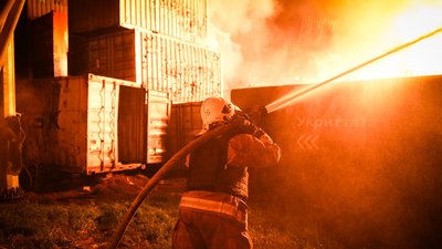 РФ атакувала портову інфраструктуру на Одещині: пошкоджено склади та ангари РФ атакувала портову інфраструктуру на Одещині: пошкоджено склади та ангари