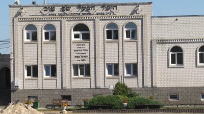 У ці дні підготовки заведено, відвідувати могили праведників. Фото: Суспільне