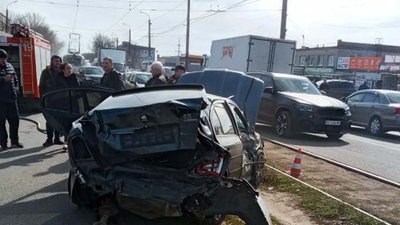 У Дніпрі сталась ДТП за участі чотирьох авто: є постраждалі