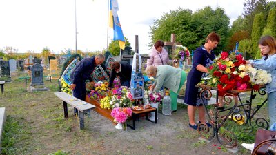 На Вінниччині відкрили меморіальну дошку на честь загиблого морпіха та сапера Юрія Мигуна На Вінниччині відкрили меморіальну дошку на честь загиблого морпіха та сапера Юрія Мигуна