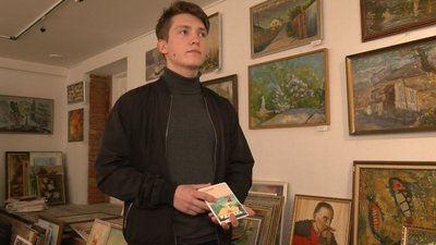 Для підтримки ЗСУ: школяр із Черкас створює листівки й постери з видатними місцями області