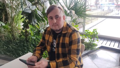 Учитель з Житомира збирає електронні пристрої та передає їх учням Ізюмського ліцею на Харківщину Учитель з Житомира збирає електронні пристрої та передає їх учням Ізюмського ліцею на Харківщину