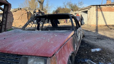 Згорілі автомобілі та вибиті вікна у будинках: наслідки атаки на Полтаву 30 жовтня у фото
