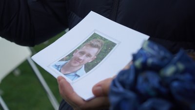 Під посольством Росії у Гаазі відбулася акція родичів загиблих у MH17 Під посольством Росії у Гаазі відбулася акція родичів загиблих у MH17