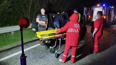 На Рівненщині в аварії затисло водія. Його деблокували рятувальники На Рівненщині в аварії затисло водія. Його деблокували рятувальники