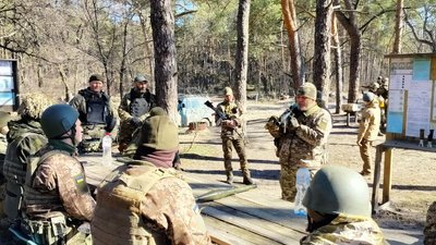 Бійці 110-тої окремої бригади територіальної оборони показали як тренуються Бійці 110-тої окремої бригади територіальної оборони показали як тренуються