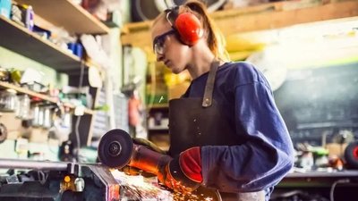 Жінки опановують «чоловічі» професії