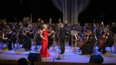 Репетиція просто неба: в центрі Харкова зіграє симфонічний оркестр зі скрипкою Страдіварі Репетиція просто неба: в центрі Харкова зіграє симфонічний оркестр зі скрипкою Страдіварі