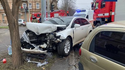 В Одесі зіткнулися дві автівки: водія та дитину госпіталізували В Одесі зіткнулися дві автівки: водія та дитину госпіталізували