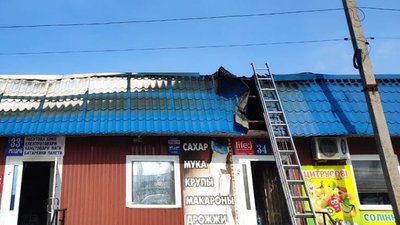 У Кривому Розі згоріла частина даху критого ринку У Кривому Розі згоріла частина даху критого ринку