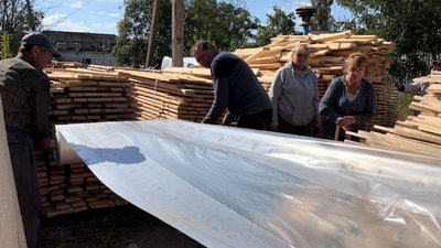 Для відновлення помешкань: жителі прифронтової громади на Миколаївщині отримала ремонтні набори