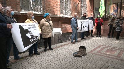 Темнівську колонію на Харківщині пікетували через забруднення річку Темнівську колонію на Харківщині пікетували через забруднення річку