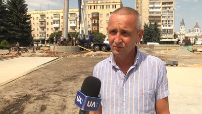 На майдані Соборному у Житомирі встановили 50-метровий флагшток На майдані Соборному у Житомирі встановили 50-метровий флагшток