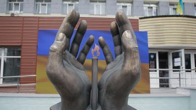 У Києві відкрили меморіал медикам, які померли від COVID-19