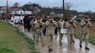 Під час похорону військовослужбовця Романа Мидляка Під час похорону військовослужбовця Романа Мидляка