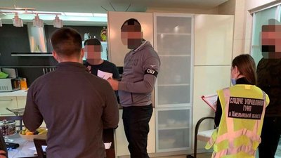 Підприємці з Хмельницького спільно з лікаркою із Рівненщини підробляли COVID-сертифікати - СБУ