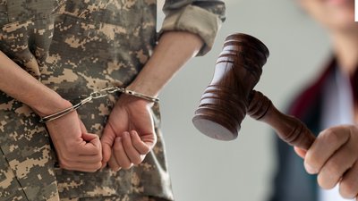 На Чернігівщині на 5 років позбавили волі чоловіка, який двічі залишив місце служби