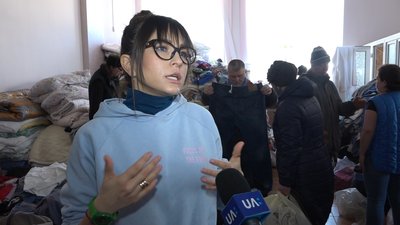 У Житомирі кілька тисяч людей отримали допомогу у гуманітарному штабі при міському палаці культури У Житомирі кілька тисяч людей отримали допомогу у гуманітарному штабі при міському палаці культури