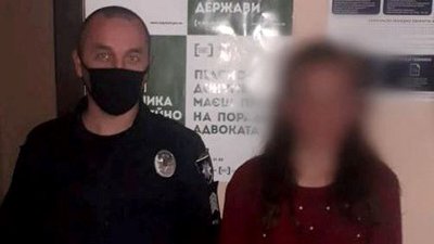 На Херсонщині поліцейські повернули додому 13-річну дівчину, яка вночі пішла погуляти