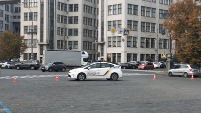 В центрі Харкова шукають вибухівку в суді та університеті В центрі Харкова шукають вибухівку в суді та університеті