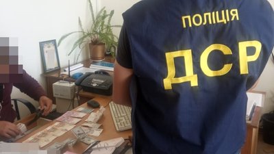 На Житомирщині на хабарі викрили директора комунального підприємства однієї з райрад На Житомирщині на хабарі викрили директора комунального підприємства однієї з райрад