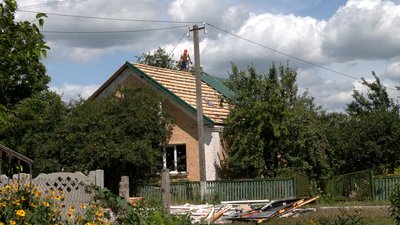В Ягідному, що на Чернігівщині, волонтери "Добробату" відремонтували вулицю Дружби