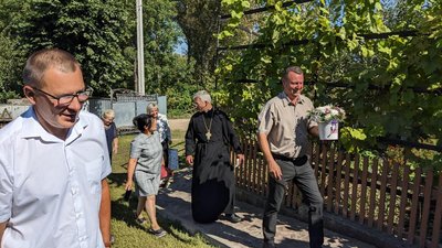 Ювілярку зі сторіччям йдуть вітати представники влади, церкви, громади Ювілярку зі сторіччям йдуть вітати представники влади, церкви, громади