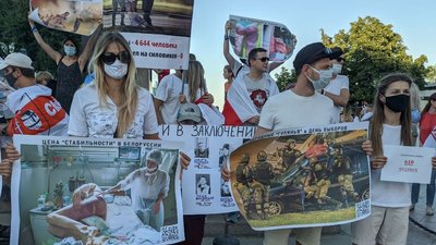 У центрі Одеси люди вийшли на акцію "День єднання білорусів"