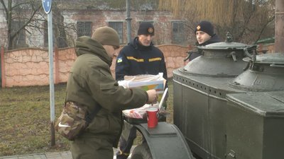 Рятувальники підготували гарячий. 19 січня 2023 рік. Рятувальники підготували гарячий. 19 січня 2023 рік.
