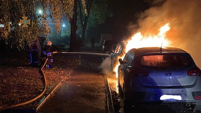 Вночі у Харкові згоріли три автівки Вночі у Харкові згоріли три автівки