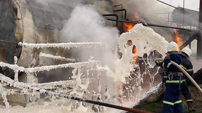 Поблизу Миколаєва сталася пожежа: горить нафтобаза Поблизу Миколаєва сталася пожежа: горить нафтобаза
