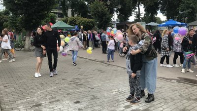 На Прикарпатті триває фестиваль вуличного мистецтва "Арт-візія" На Прикарпатті триває фестиваль вуличного мистецтва "Арт-візія"
